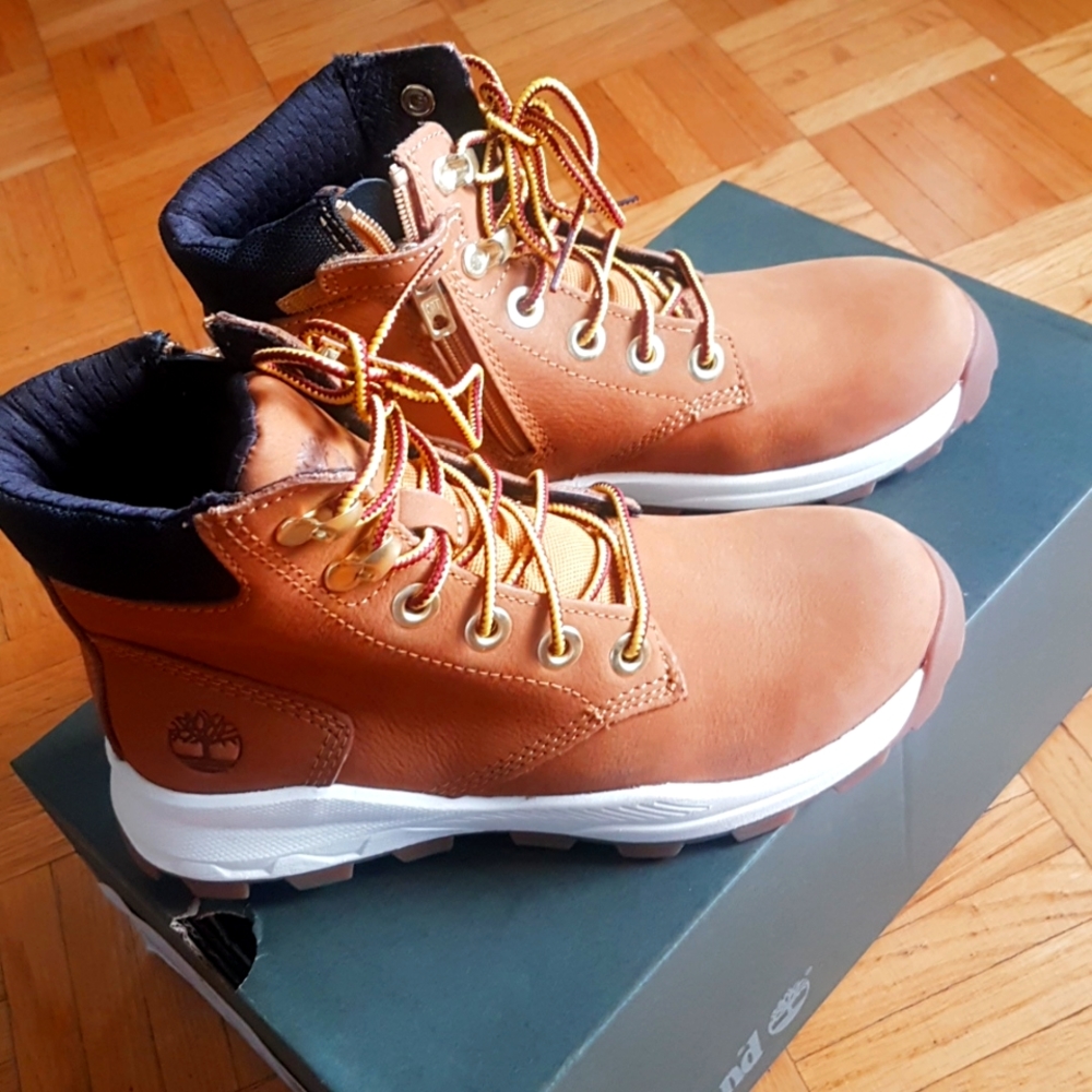 Brand new youth  Timberland Brooklyn sneaker boot wheat Nubuck